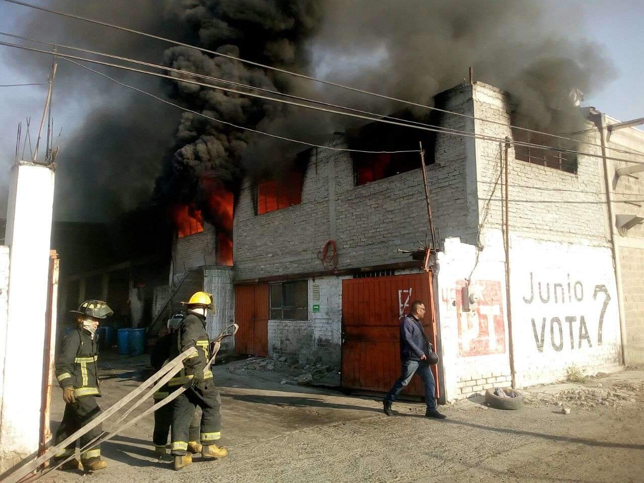 Saldo blanco tras incendio de fábrica en Edomex. Noticias en tiempo real