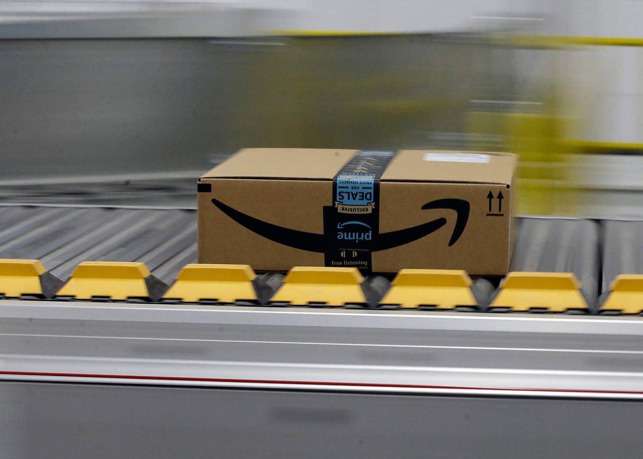 Ataca Trump a Amazon por servicio de correo. Noticias en tiempo real