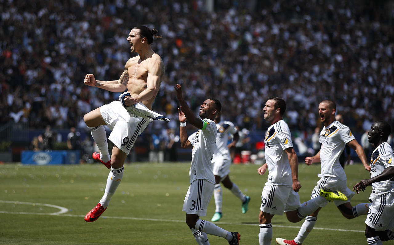 Zlatan Ibrahimovic debuta con doblete en el  LA Galaxy. Noticias en tiempo real