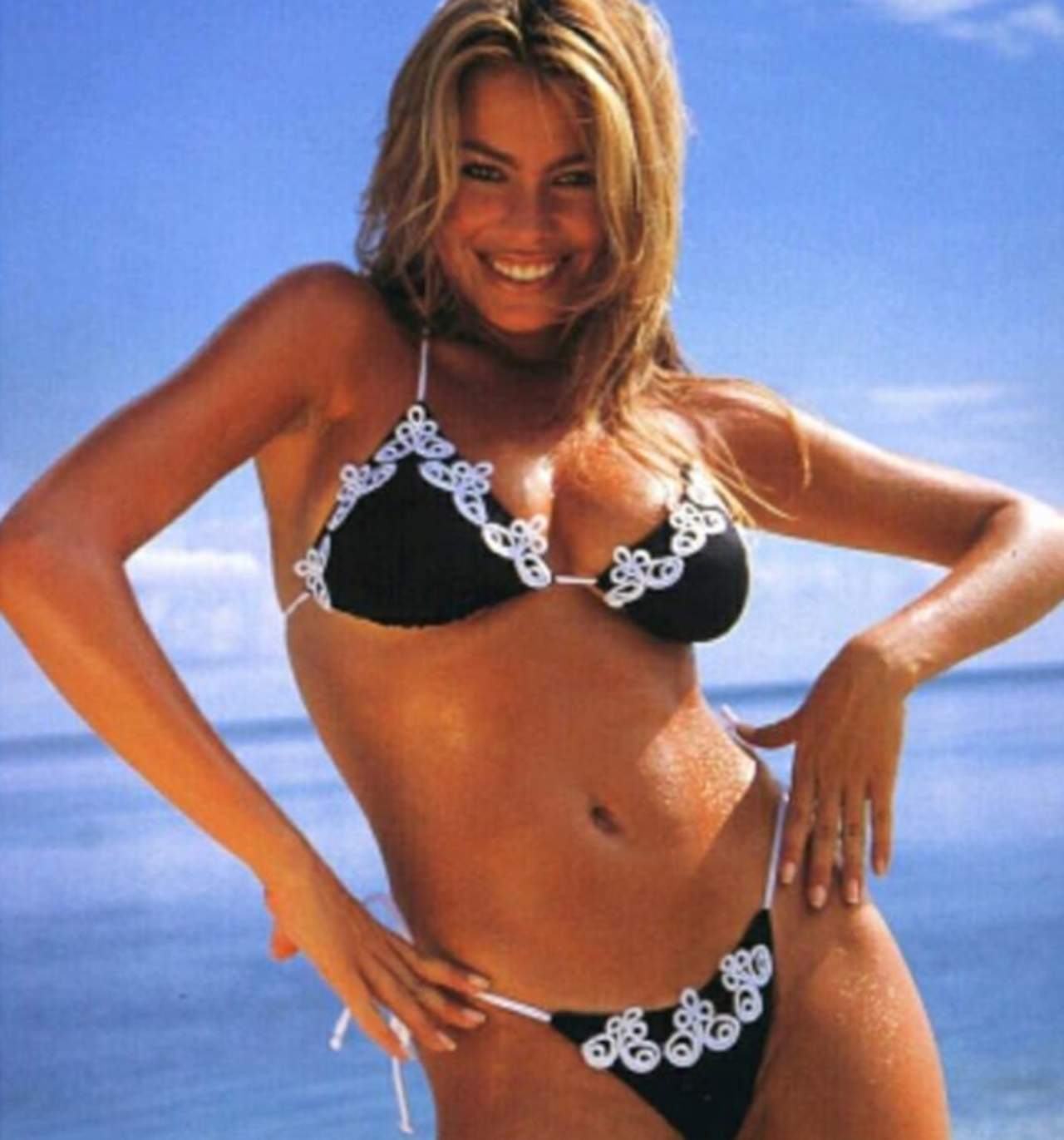 Sofía Vergara recuerda los 90 con antigua foto en bikini. Noticias en tiempo real