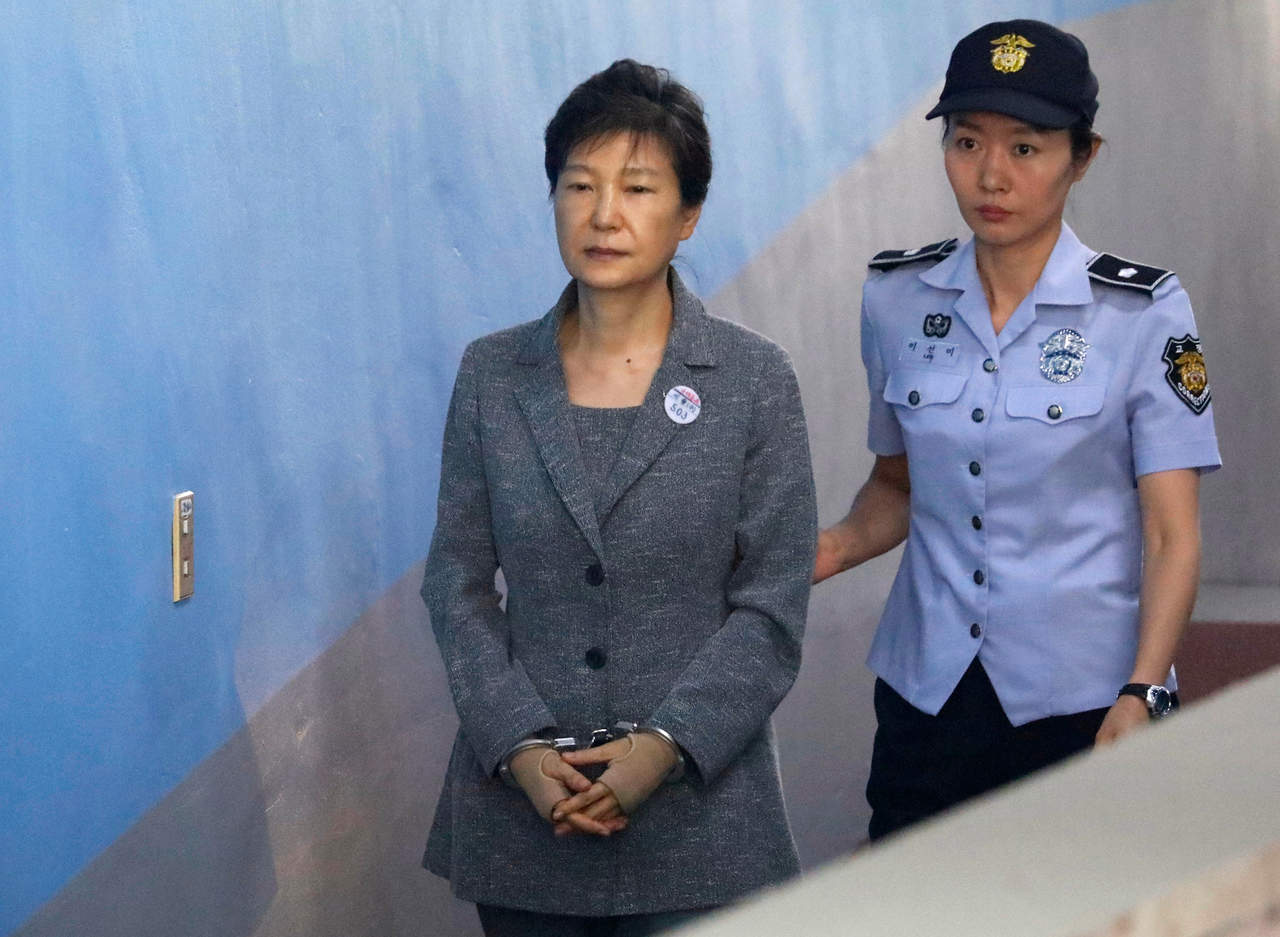 Condenan a 24 años de prisión a expresidenta surcoreana. Noticias en tiempo real