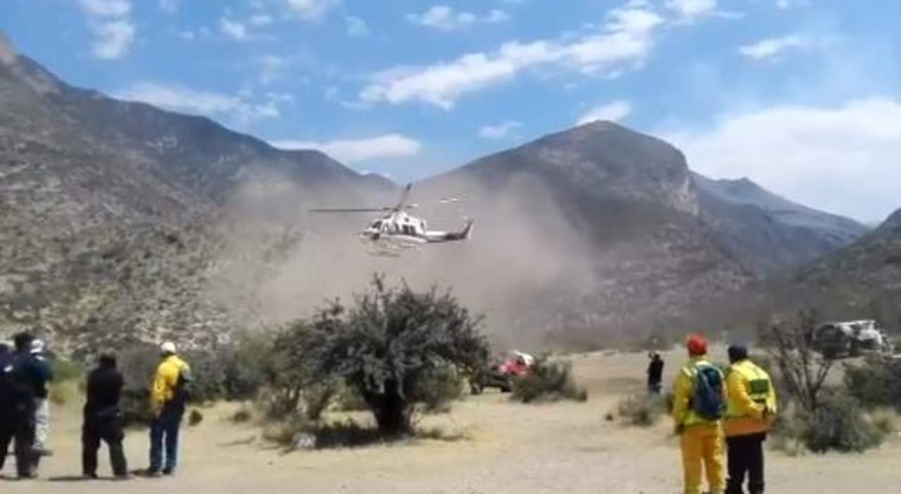 Apoyan 3 helicópteros de Nuevo León labores para sofocar incendio. Noticias en tiempo real