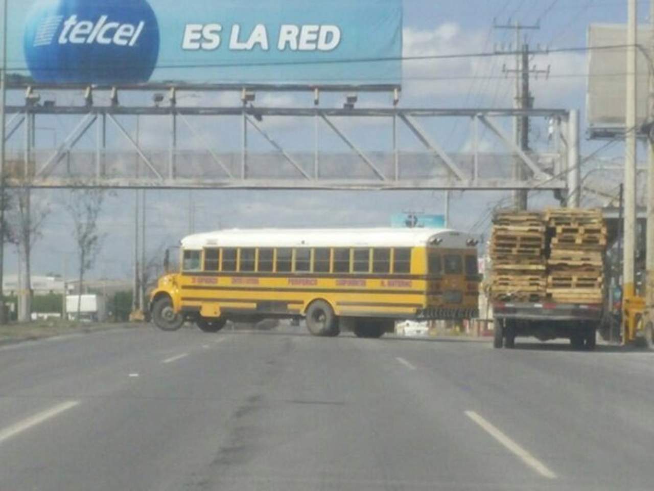 Tras emboscada a policías, reportan bloqueos en Reynosa. Noticias en tiempo real
