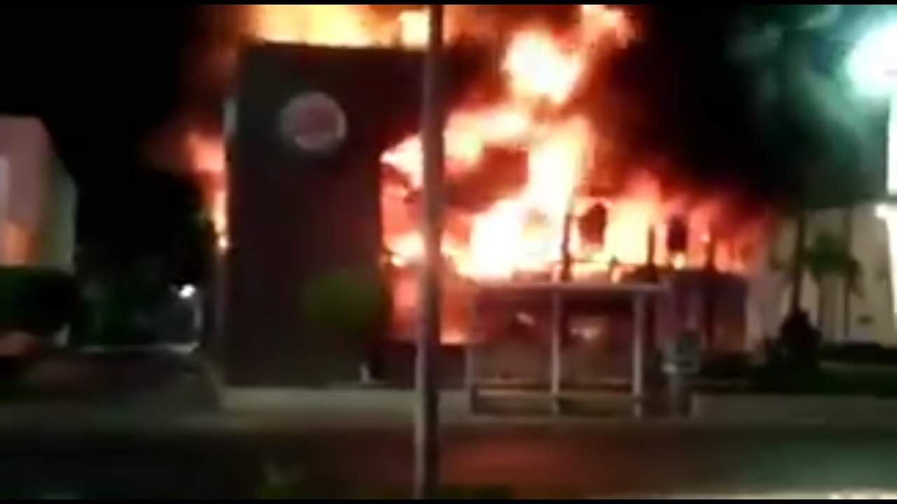 Incendio consume restaurante en Mazatlán. Noticias en tiempo real