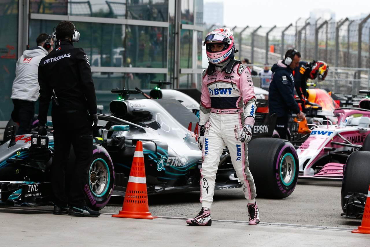Sergio Pérez sigue sin sumar puntos en F1. Noticias en tiempo real