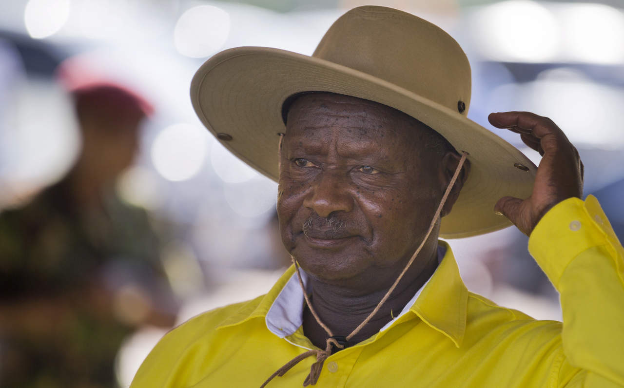 Busca presidente de Uganda prohibir el sexo oral. Noticias en tiempo real