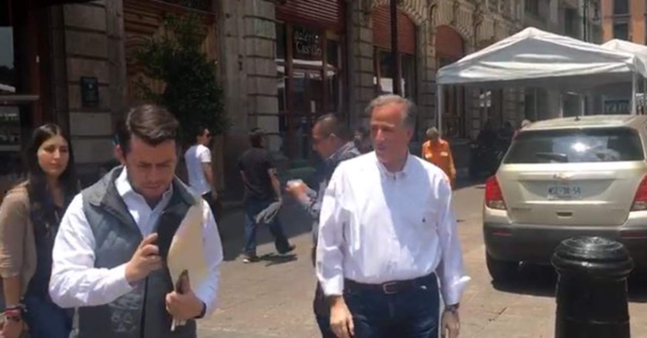 Arriba Meade al Palacio de Minería previo al debate presidencial. Noticias en tiempo real