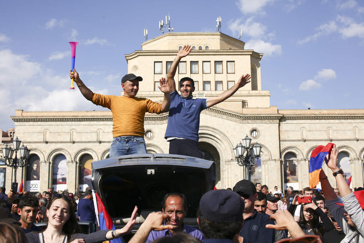 Renuncia el primer ministro de Armenia en medio de protestas. Noticias en tiempo real
