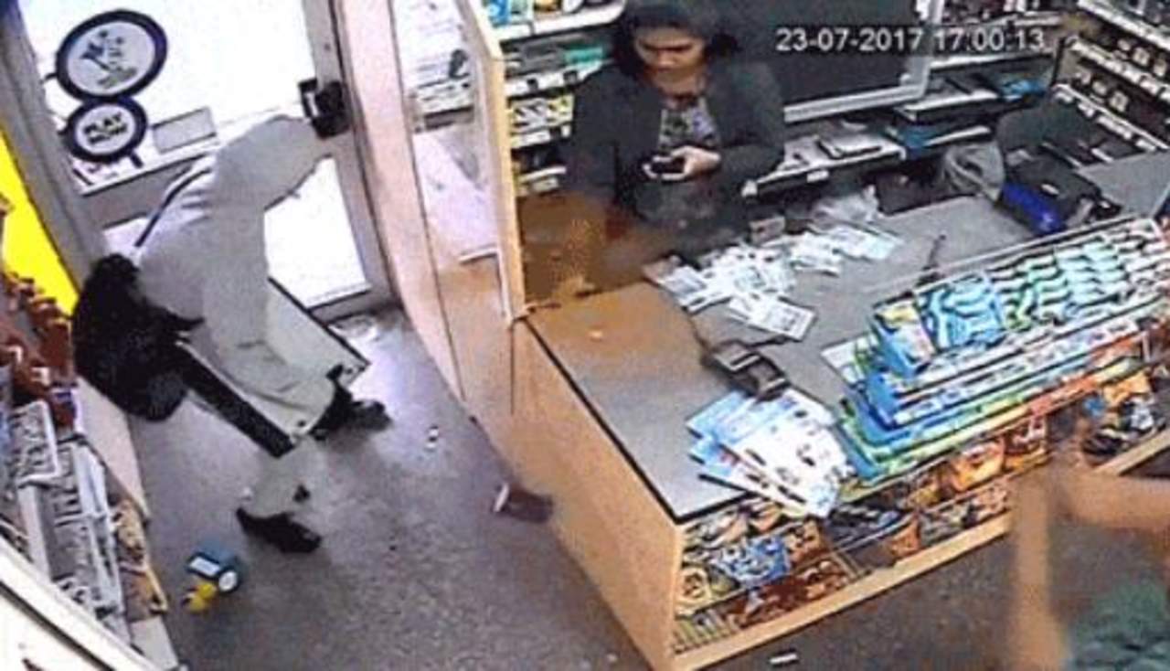 VIDEO: Ladrón es atacado con chile en polvo. Noticias en tiempo real