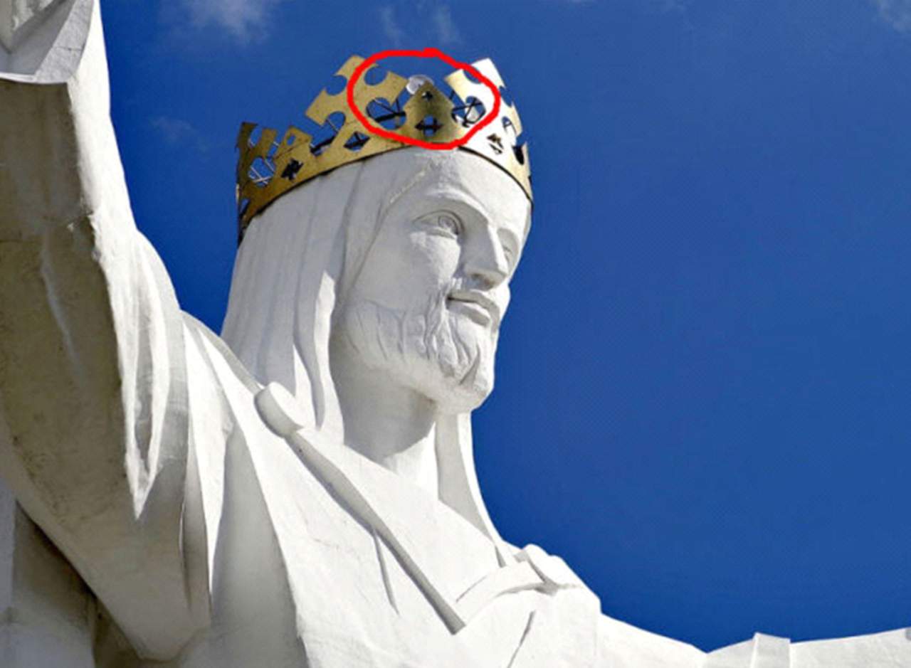 Molestia por estatua de Cristo que sirve como antena WiFi. Noticias en tiempo real
