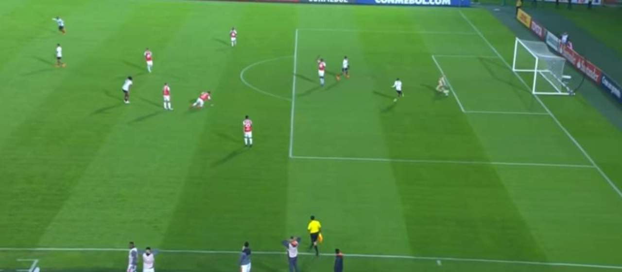 VIDEO: Árbitro termina partido justo antes de un gol. Noticias en tiempo real