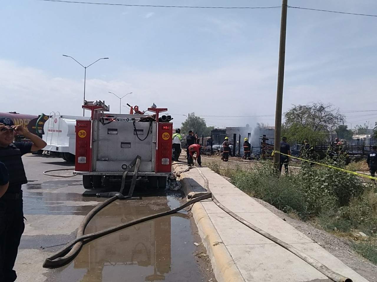 Incendio arrasa con 8 jacales al sur de Torreón. Noticias en tiempo real