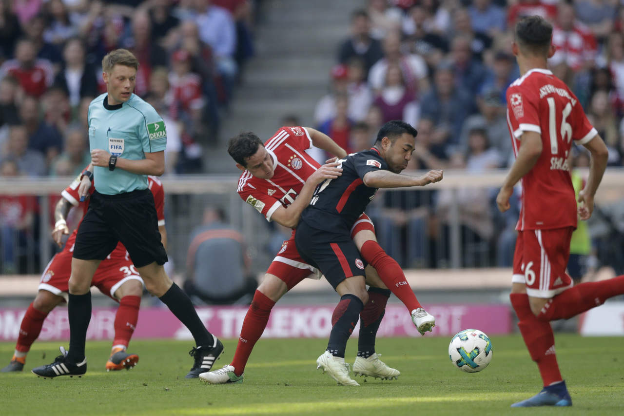 Con Marco Fabián los 90 minutos, Frankfurt cae ante Bayern Munich. Noticias en tiempo real