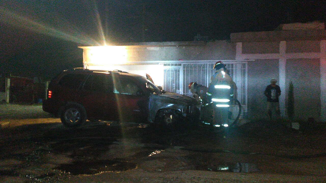 Se incendia camioneta en la colonia Centenario de GP. Noticias en tiempo real