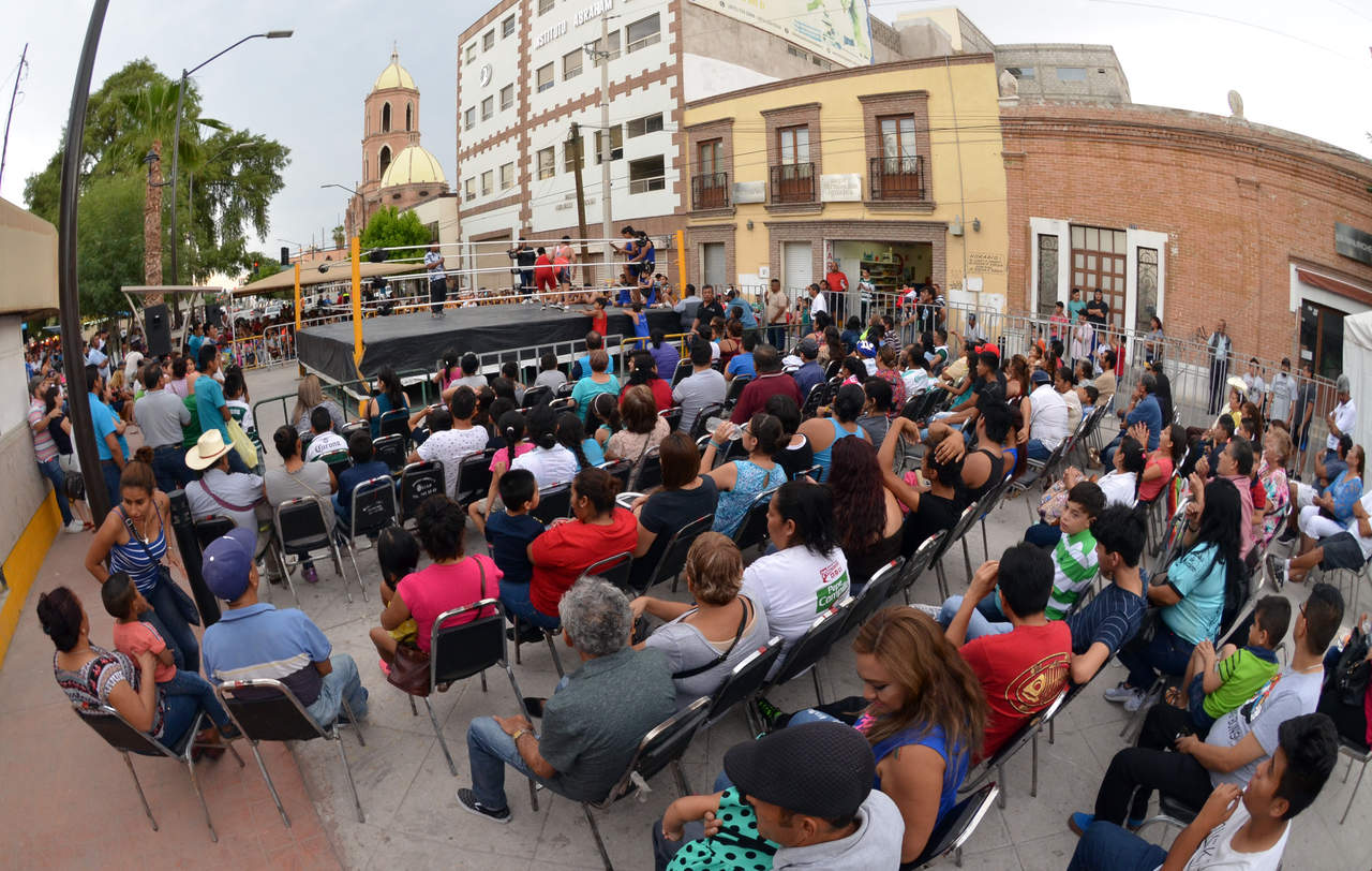 Festejan a niños de Gómez Palacio con función de lucha libre. Noticias en tiempo real