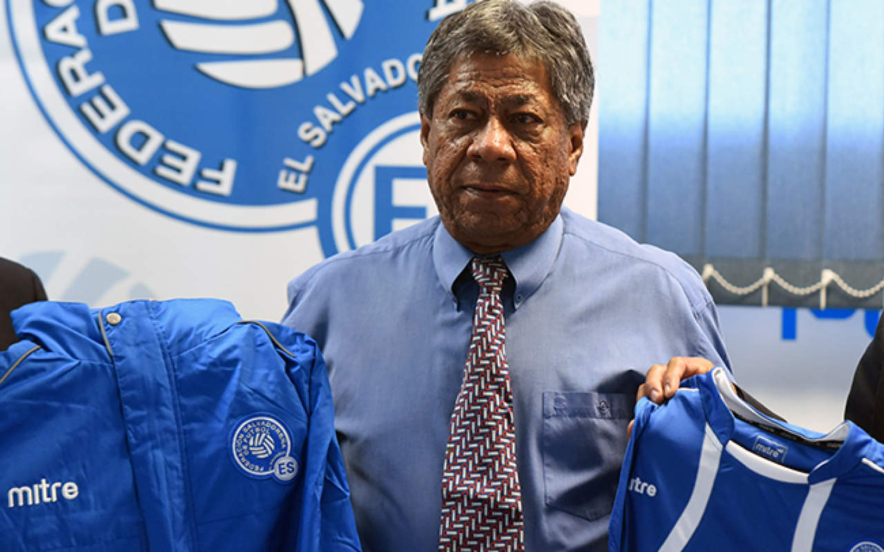 FIFA inhabilita a técnico de El Salvador por amaño. Noticias en tiempo real