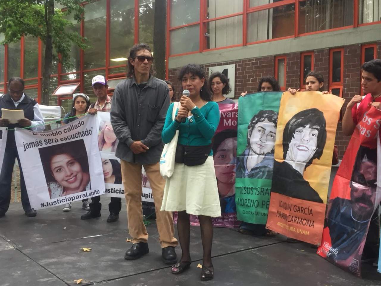 Marcha en CU en recuerdo al feminicidio de Lesvy. Noticias en tiempo real