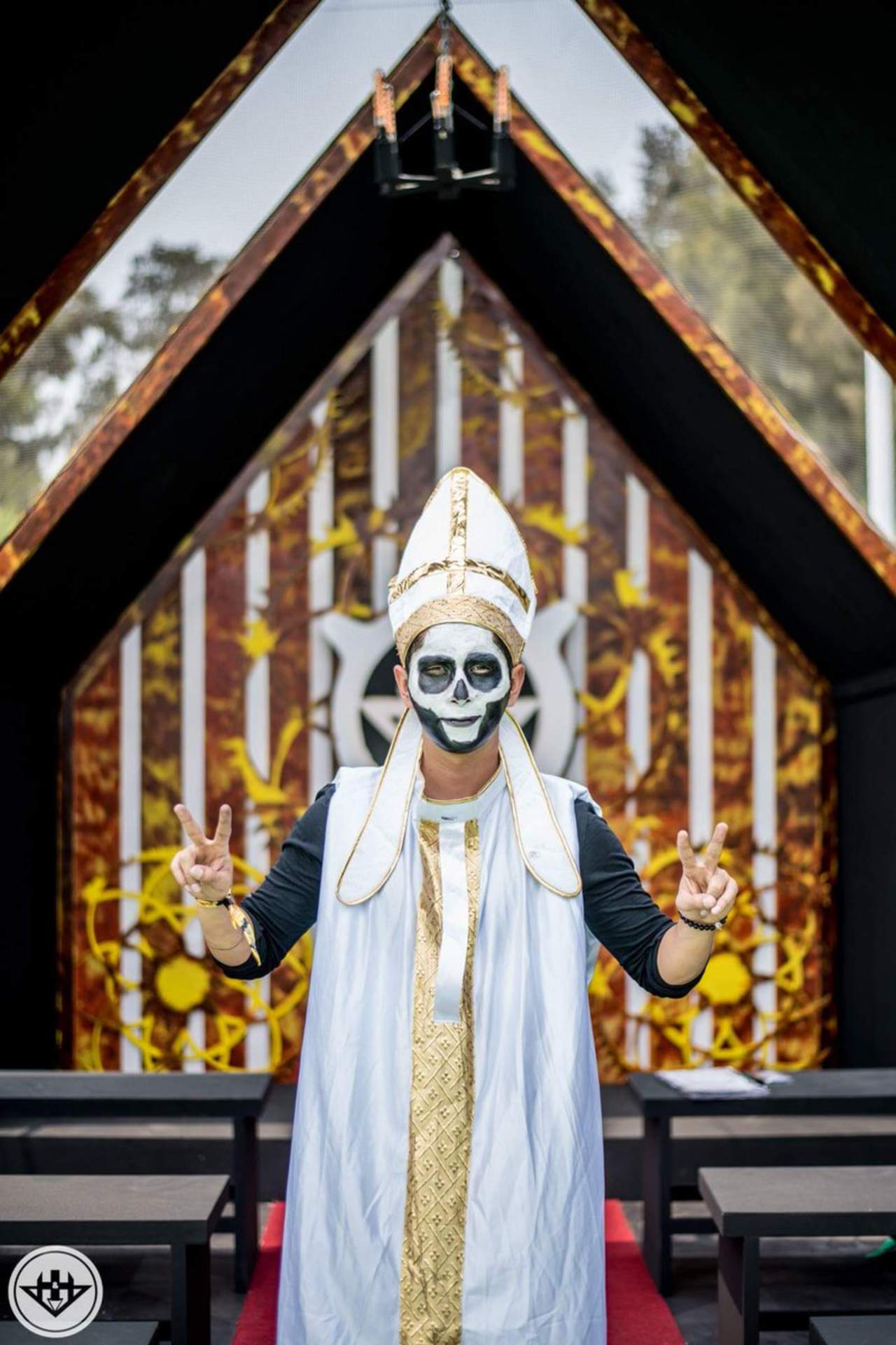 Parejas pactan amor de forma peculiar en el Hell and Heaven. Noticias en tiempo real