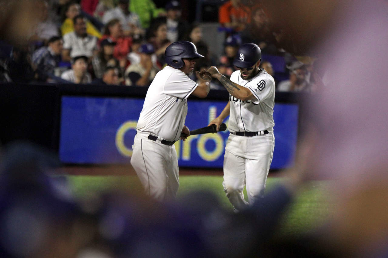 Vuelven los hits y Padres vence a Dodgers en Monterrey. Noticias en tiempo real