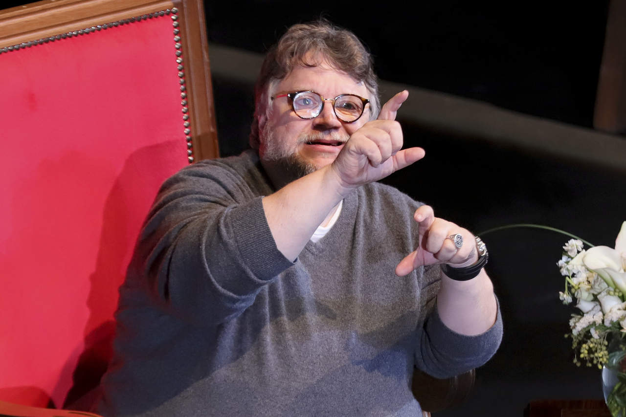 Del Toro busca al director ideal para su obra teatro. Noticias en tiempo real
