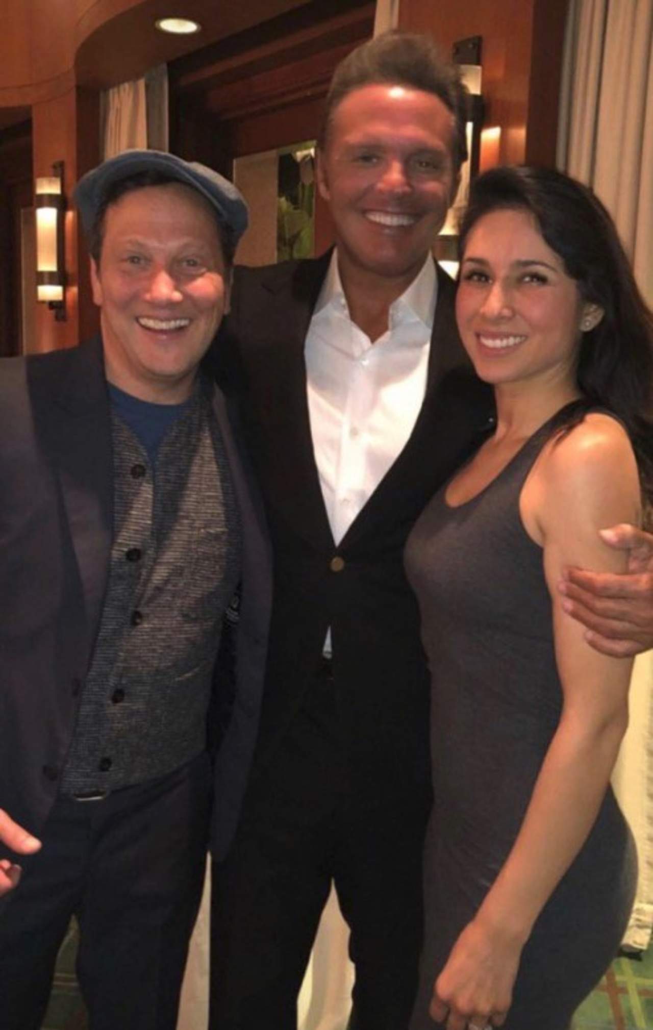 Rob Schneider complace a su esposa con Luis Miguel. Noticias en tiempo real