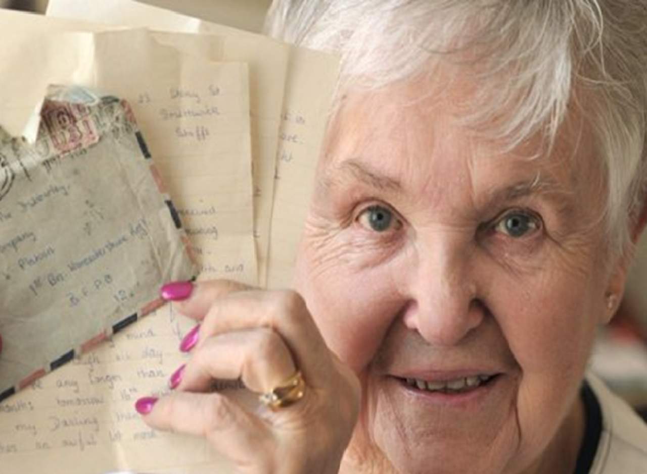 Carta de amor regresa a su dueña 57 años después. Noticias en tiempo real