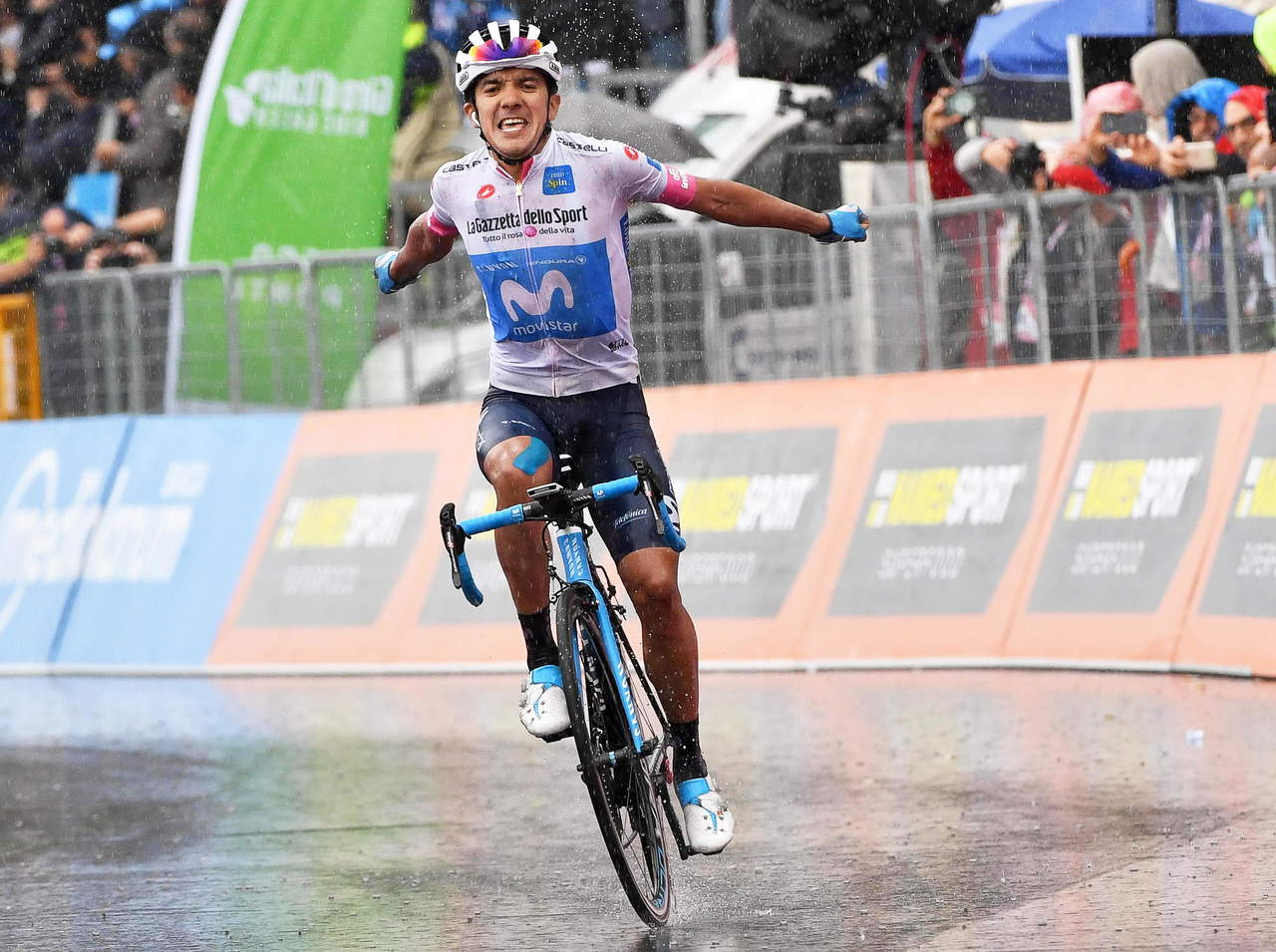 Carapaz, primer ecuatoriano que gana una etapa en las tres grandes vueltas del ciclismo. Noticias en tiempo real
