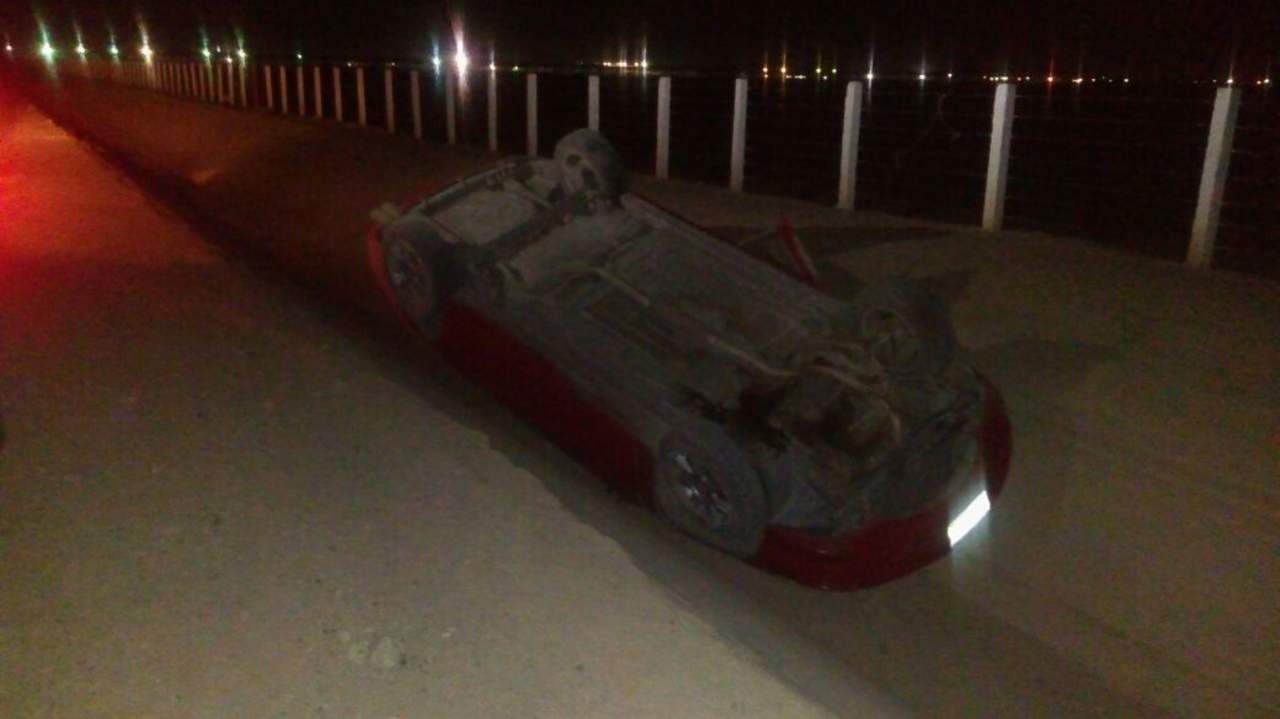 Encuentran automóvil volcado y abandonado en Matamoros. Noticias en tiempo real