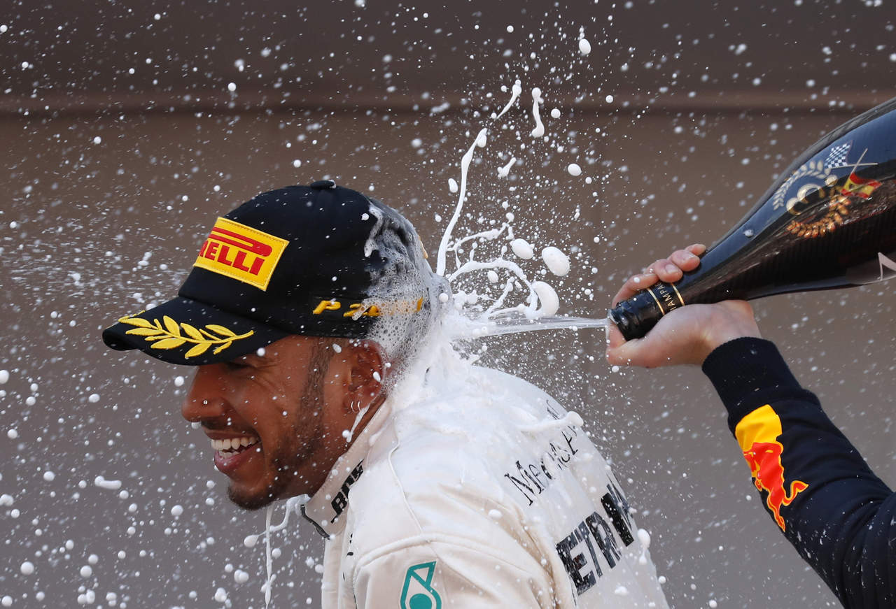 Hamilton se lleva el GP de España; Checo, noveno. Noticias en tiempo real