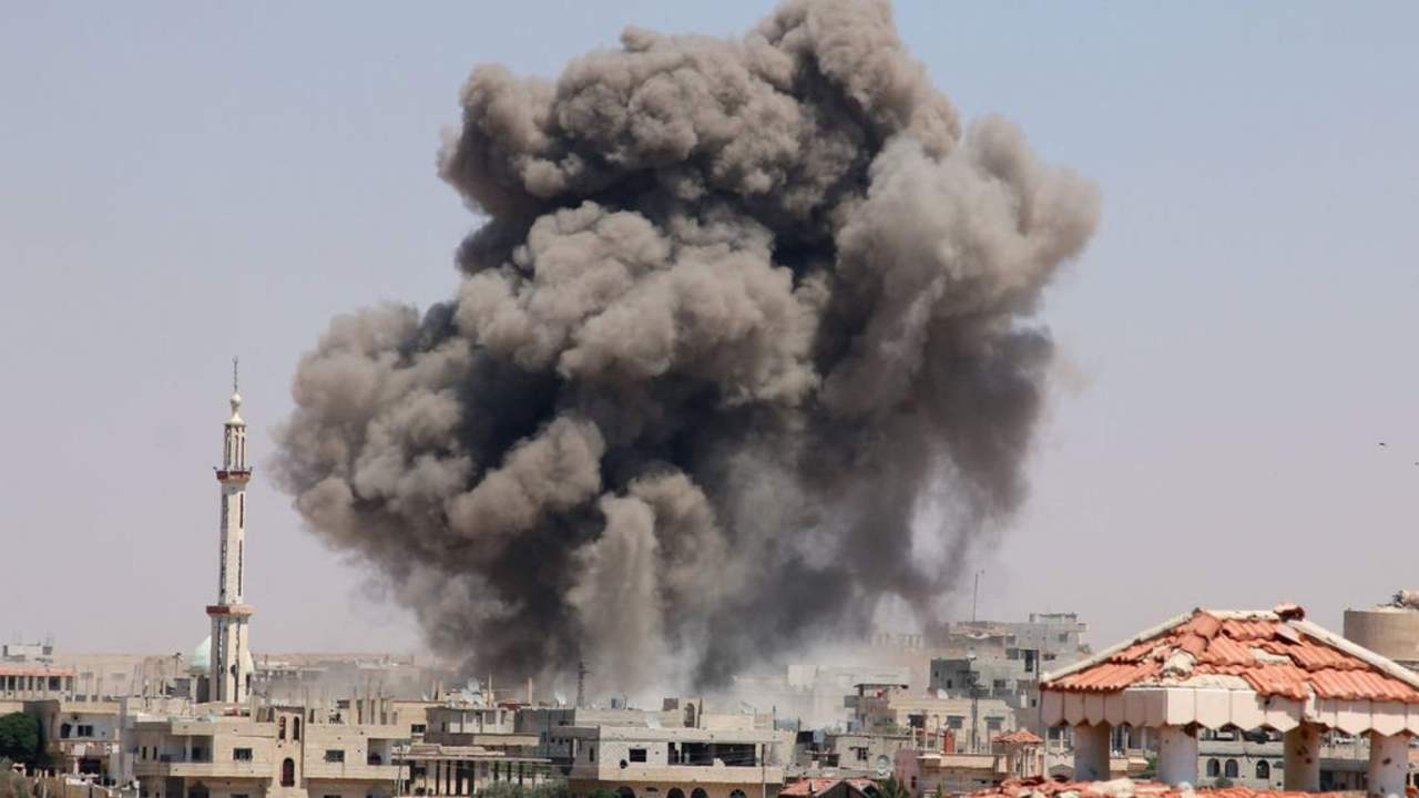 Irak bombardea centro de comando del EI dentro de Siria. Noticias en tiempo real
