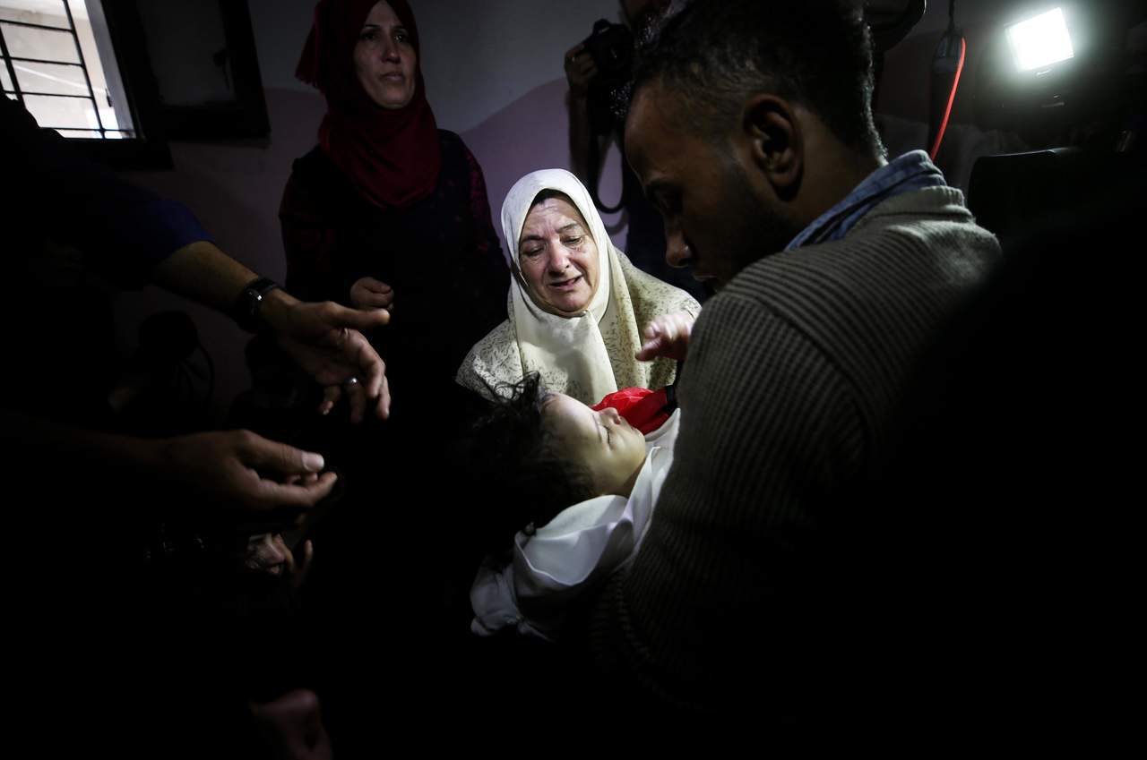 Muere bebé en Gaza por inhalación de gases durante protestas. Noticias en tiempo real