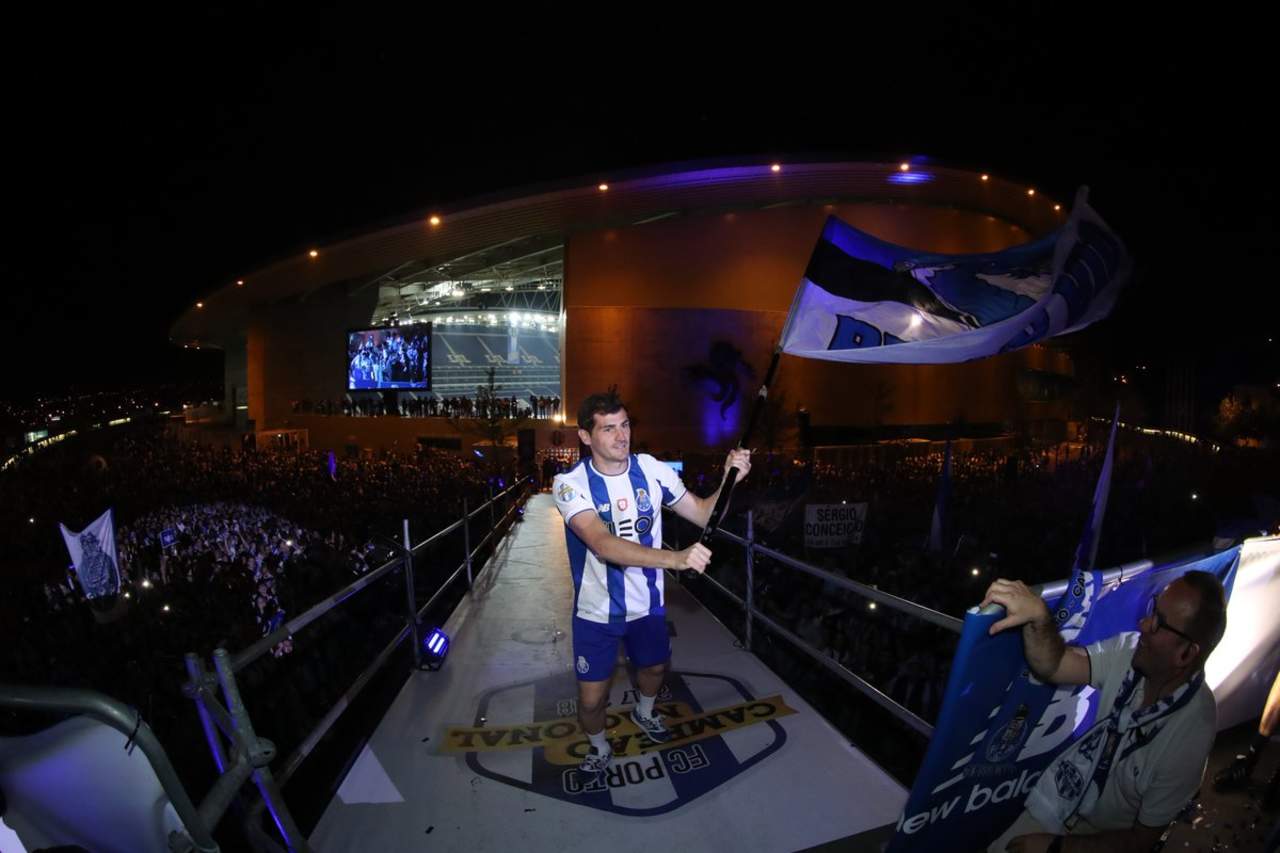 Casillas renueva por un año más con Porto. Noticias en tiempo real