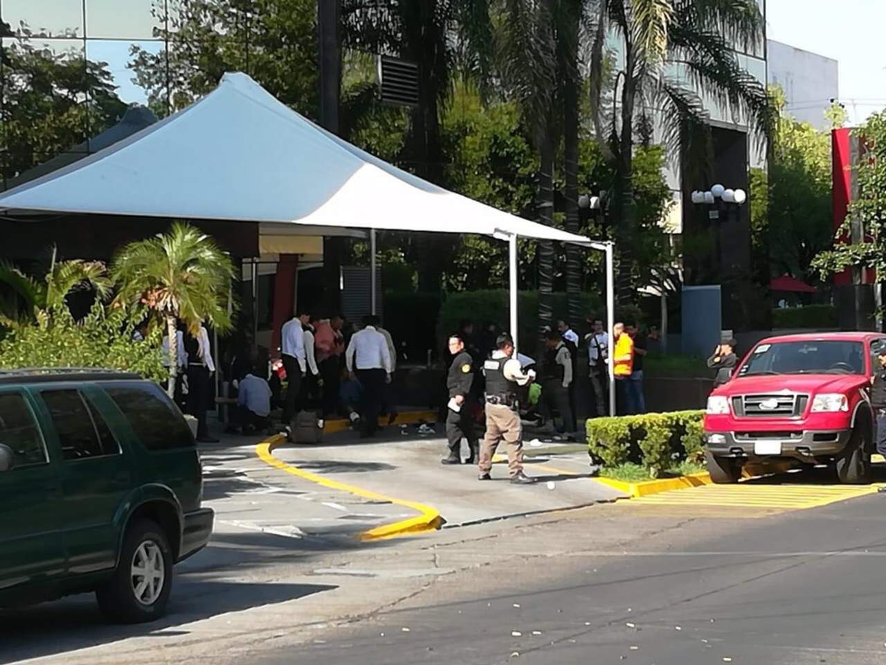 Ataca comando a exfiscal de Jalisco; reportan 6 heridos. Noticias en tiempo real