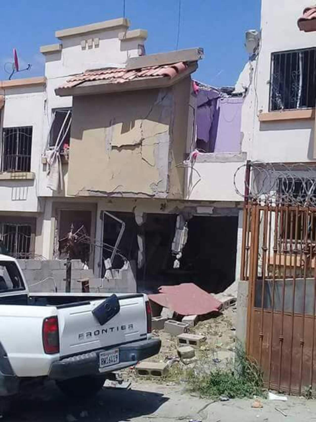 Explosión de gas deja 5 heridos y daños 100 casas en Tijuana. Noticias en tiempo real