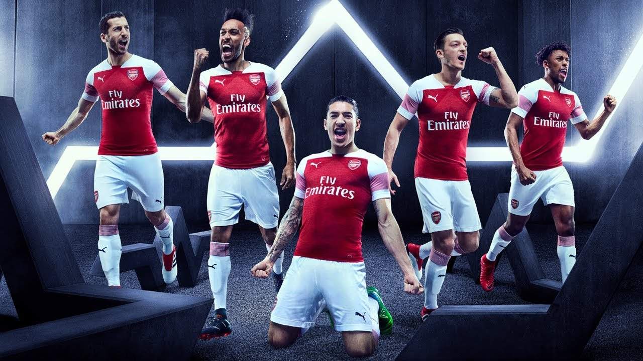 Arsenal estrena playera para siguiente temporada. Noticias en tiempo real