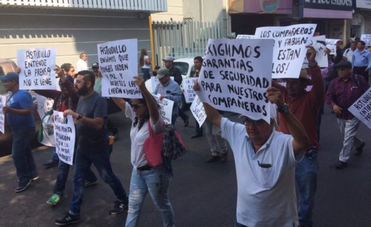Reporteros marchan por periodistas retenidos en Guerrero. Noticias en tiempo real
