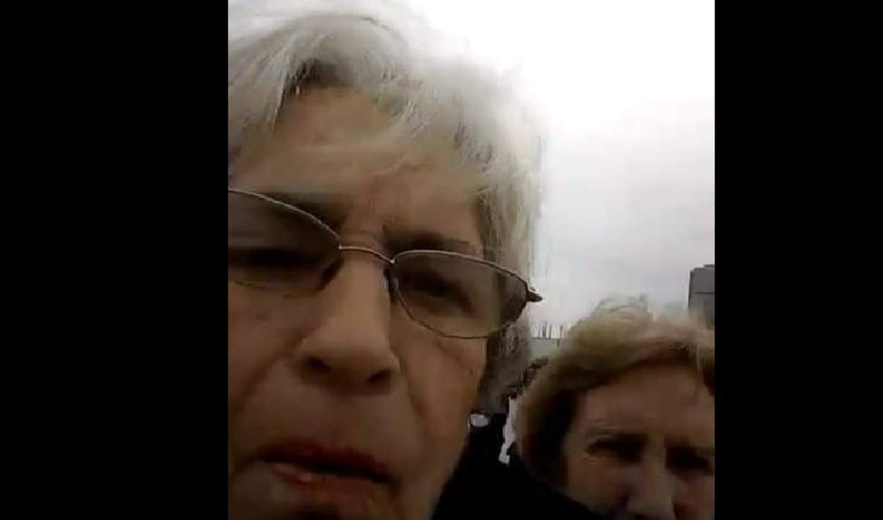 VIRAL: Ancianas fracasan al tomarse una selfie y conquistan la red. Noticias en tiempo real
