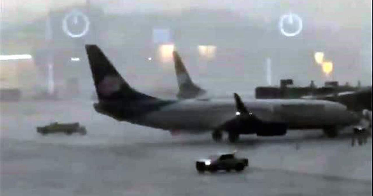 Reportan 45 vuelos afectados por mal clima en AICM. Noticias en tiempo real