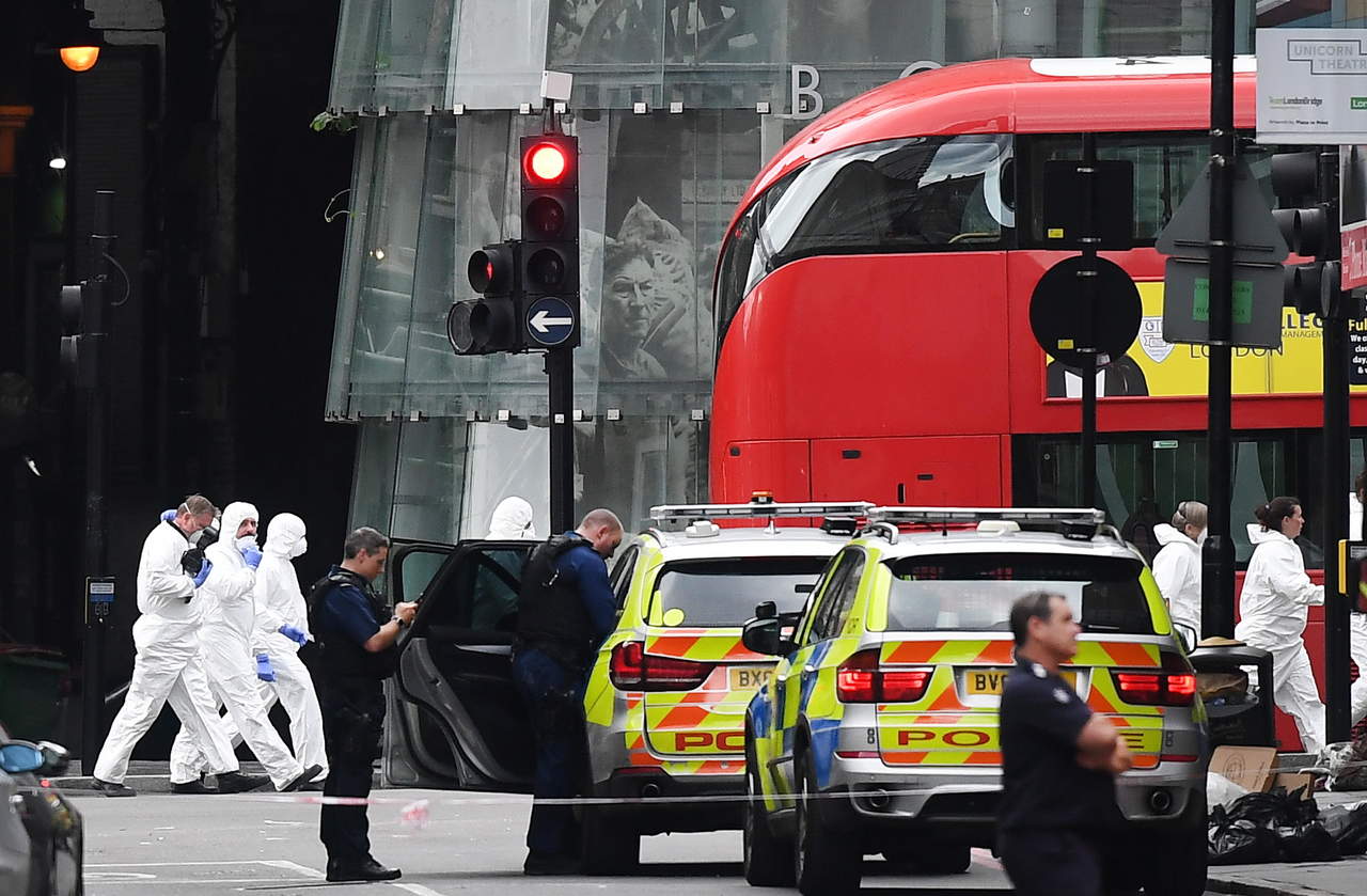 Londres rinde homenaje a asesinados en aniversario de atentado. Noticias en tiempo real
