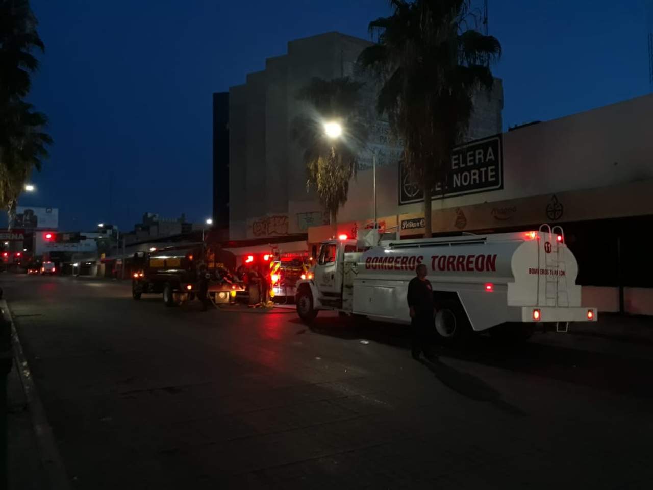 Se incendia Papelera del Norte ubicada en Centro de Torreón. Noticias en tiempo real
