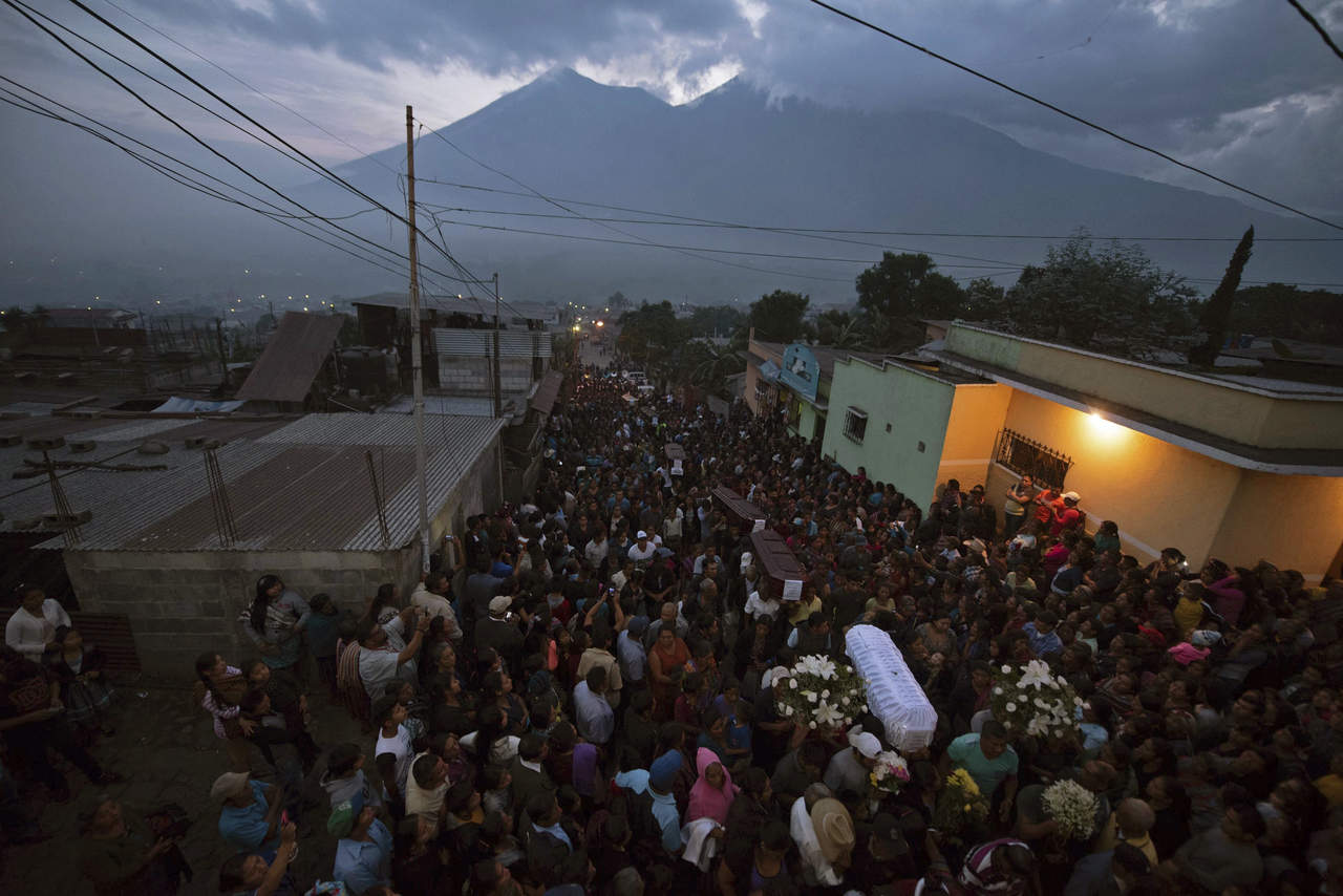 Van 69 muertos por erupción de volcán en Guatemala. Noticias en tiempo real