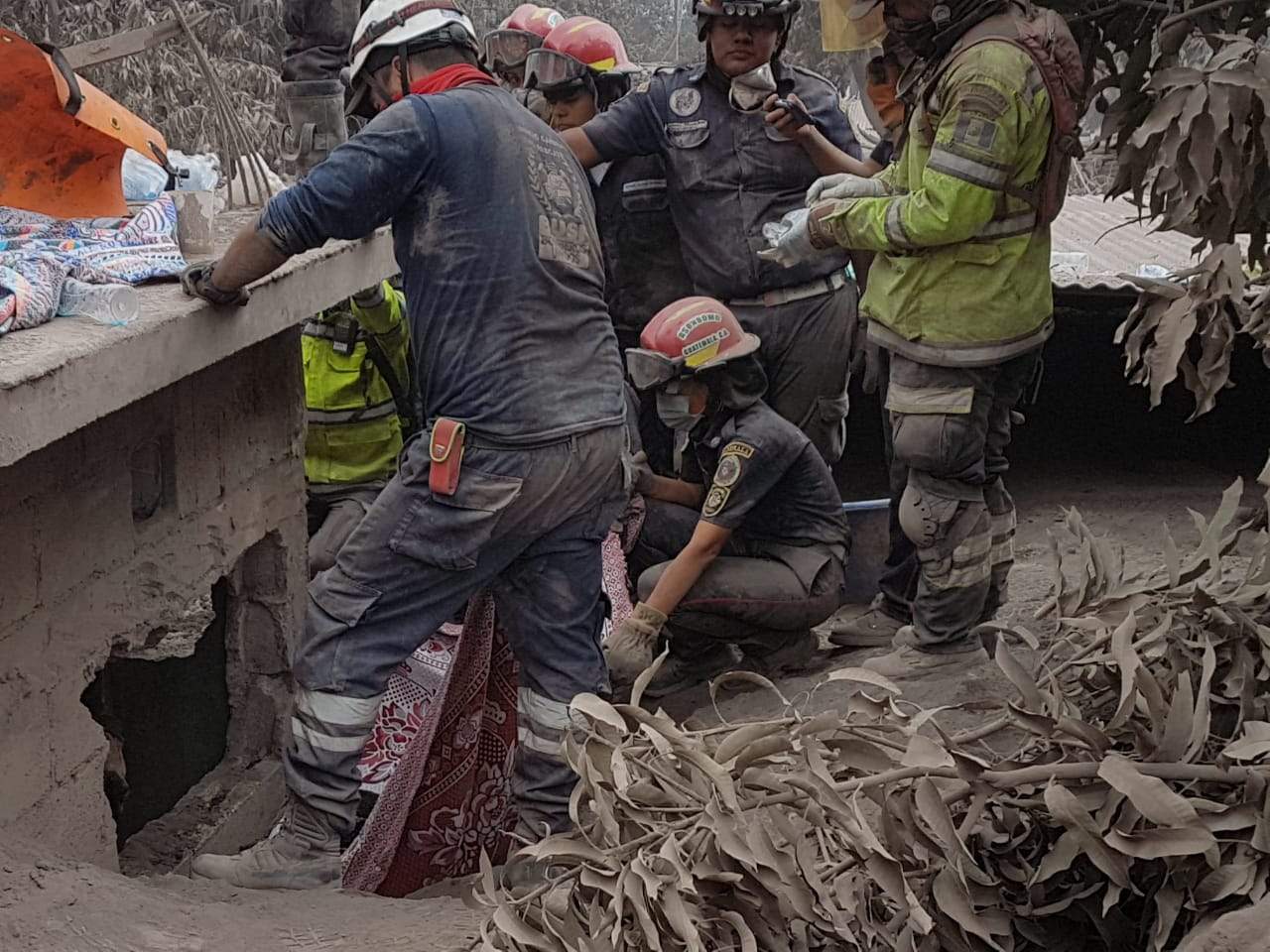 Se elevan a 70 los muertos por erupción de volcán en Guatemala. Noticias en tiempo real