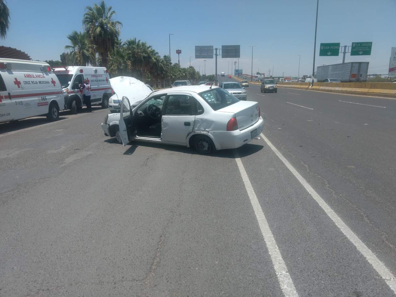 Vuelca Chevy en la Torreón-San Pedro; hay dos lesionadas. Noticias en tiempo real