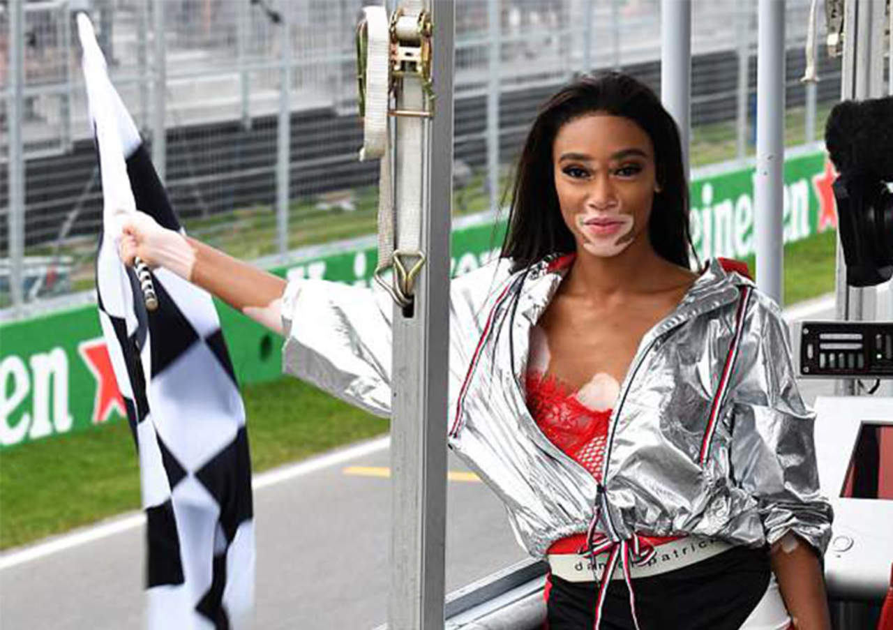 VIRAL: Supermodelo termina el Grand Prix dos vueltas antes por accidente. Noticias en tiempo real