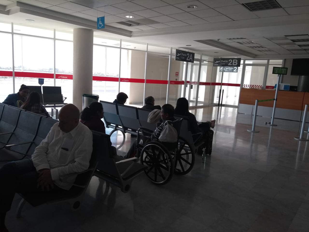 Llevan 7 horas esperando un vuelo en aeropuerto de Torreón. Noticias en tiempo real