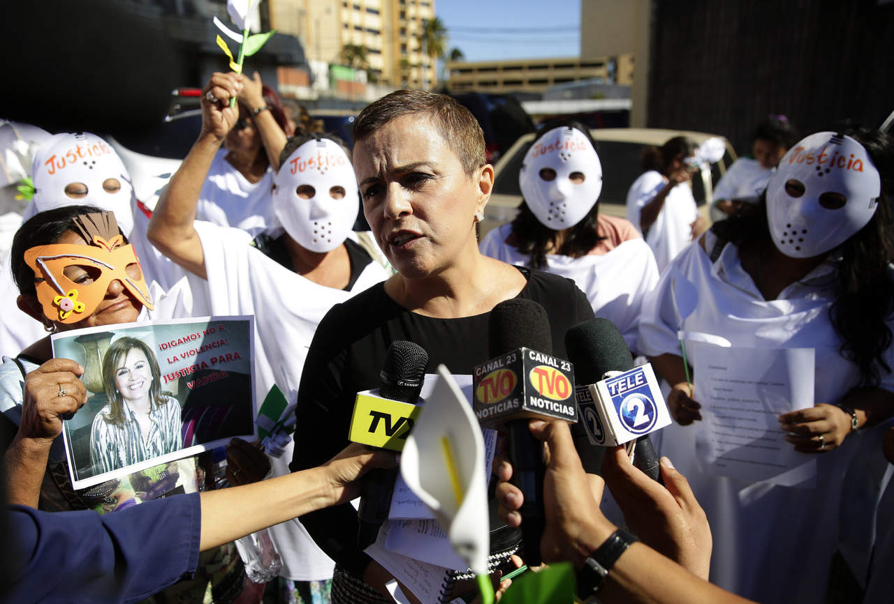 Policía arresta a exprimera dama de El Salvador. Noticias en tiempo real