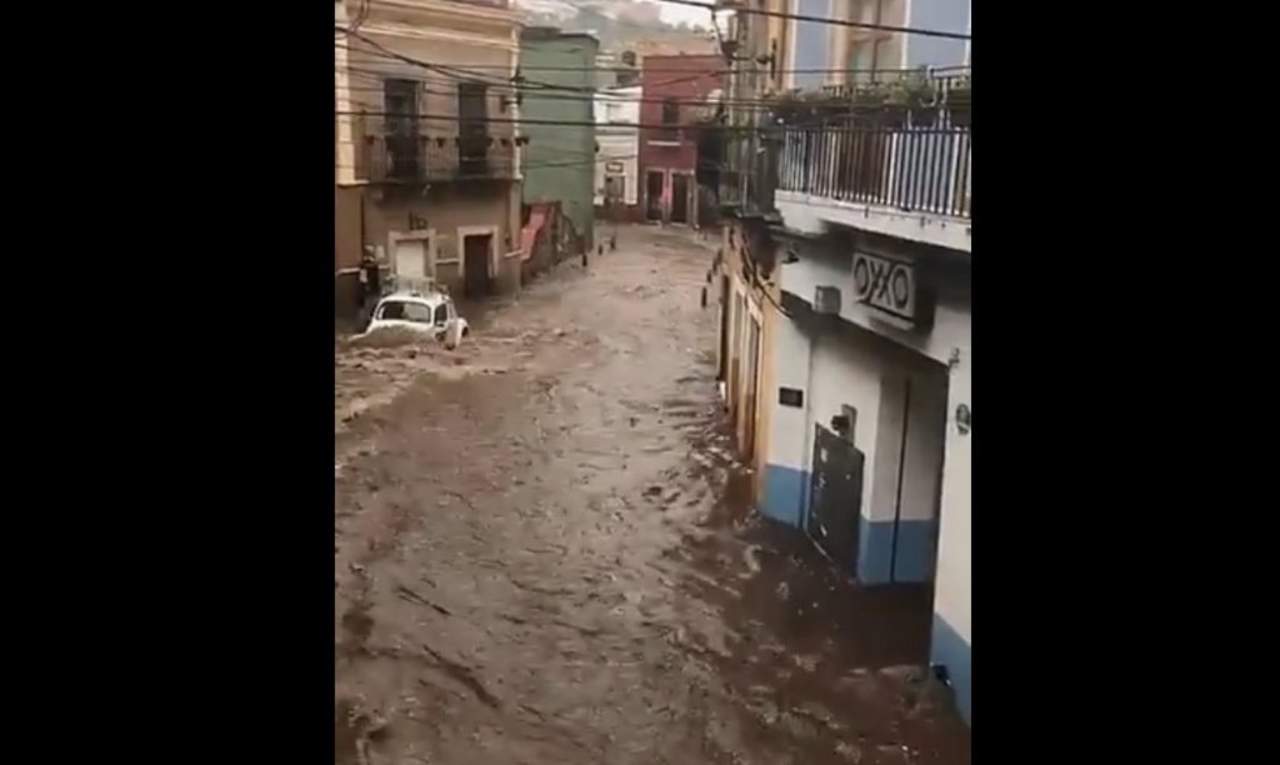 Se desborda presa e inunda calles de Guanajuato. Noticias en tiempo real
