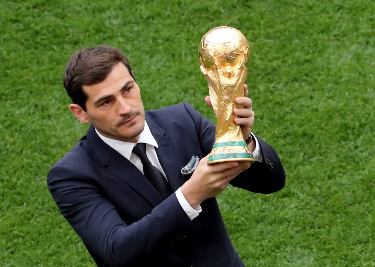 Iker Casillas presenta el trofeo de la Copa del Mundo. Noticias en tiempo real