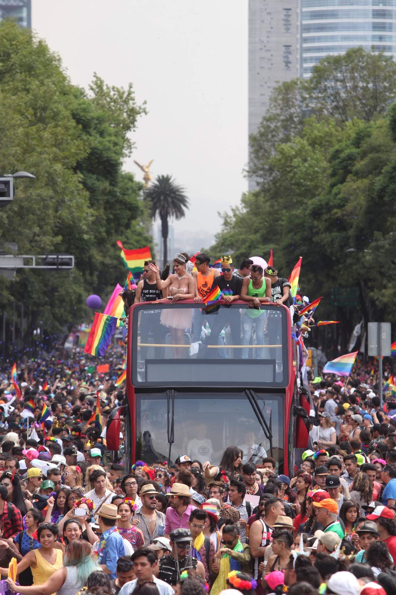 Warner Music México se unirá al desfile del orgullo LGBTTTI. Noticias en tiempo real