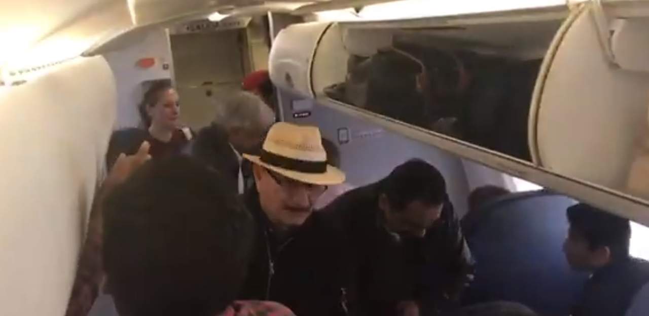 Coinciden AMLO y Castañeda en vuelo. Noticias en tiempo real